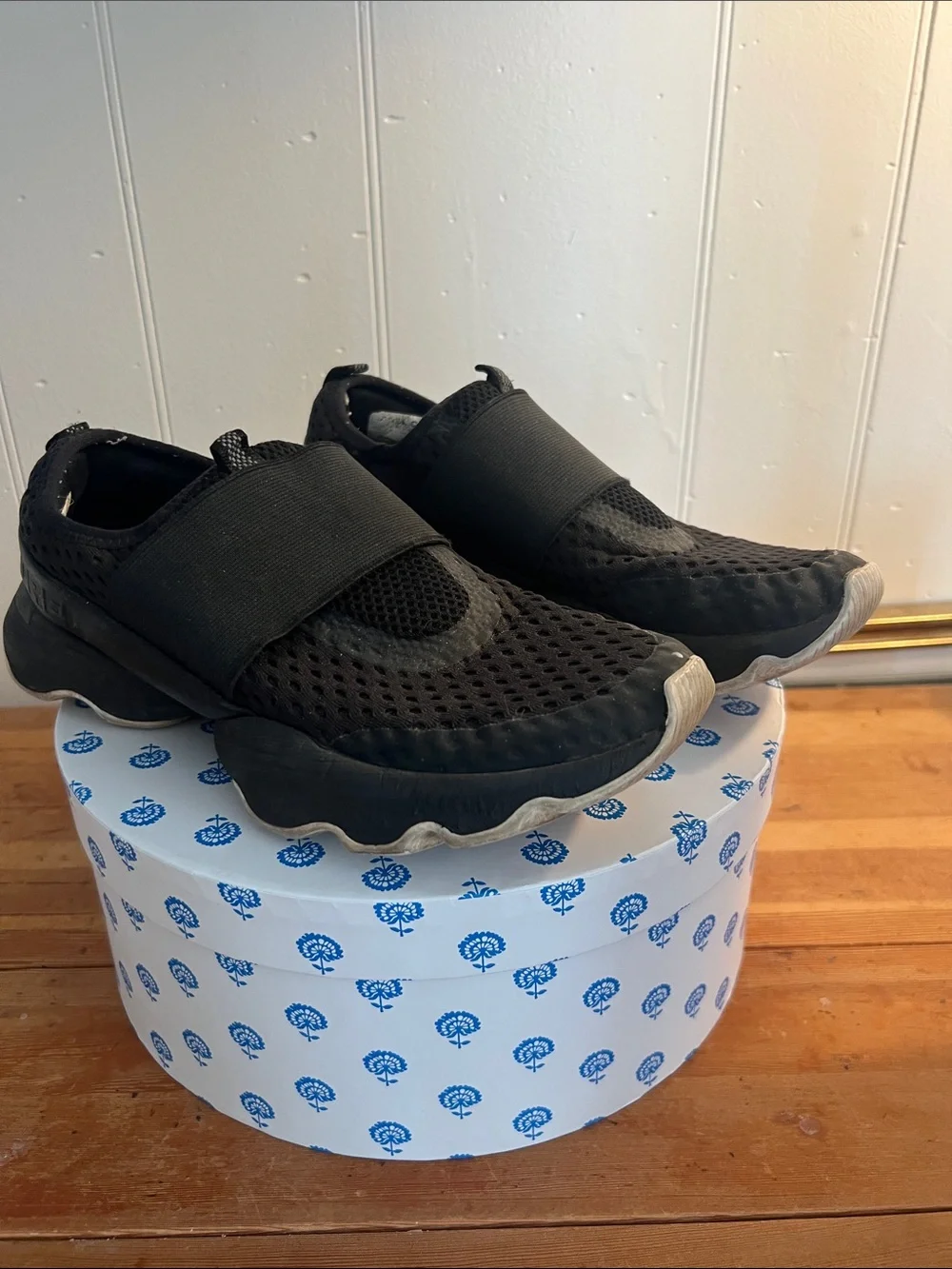Sorel Black Slip-On Mesh Sneakers with Elastic Strap
